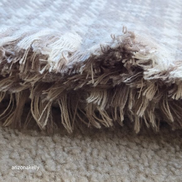 NWOT Cashmere Houndstooth Square Scarf Tan White Large - Picture 11 of 14